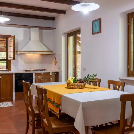 Villa Il Casolare By Interhome